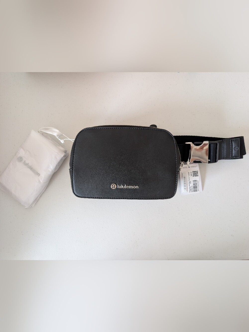 NWT Everywhere Belt Bag Cactus "Leather" 1L Black / Silver - Picture 2 of 15